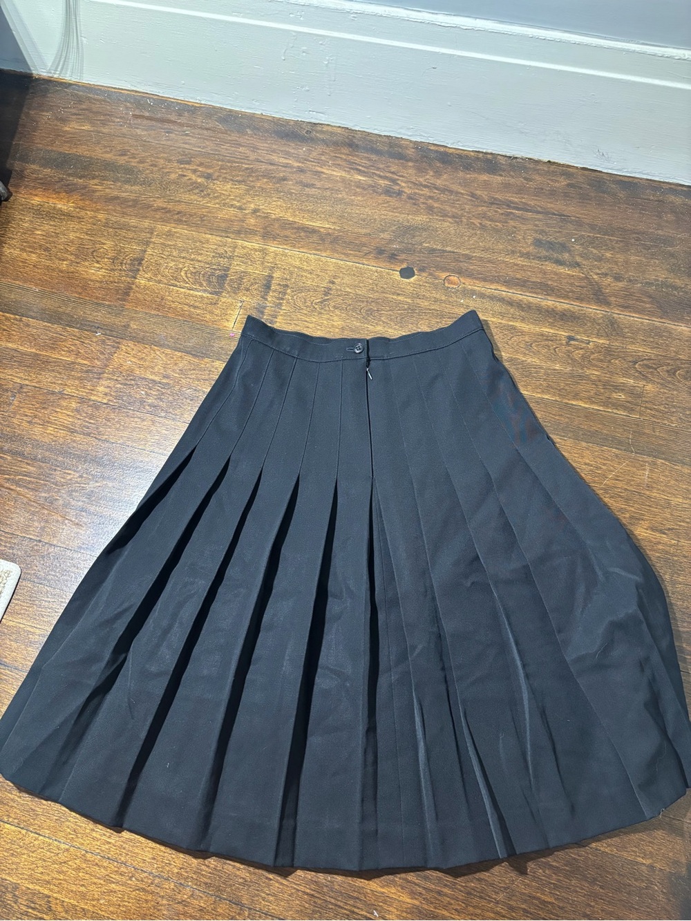Vintage Neiman Marcus 100% Wool Black Pleated Midi Skirt - Picture 2 of 3